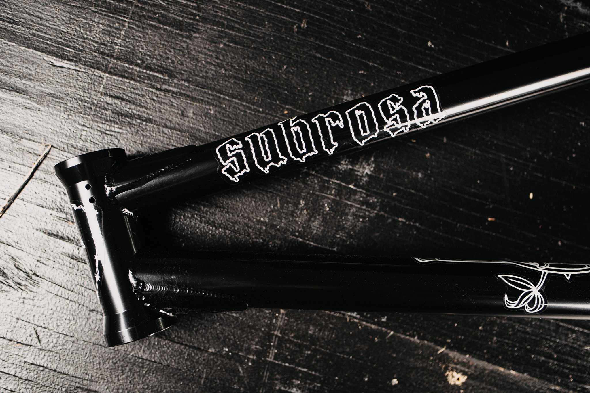 SUB_RoseFrame_Black_TransGreenFade_InStudio_BlackWood_Details_23_WEB