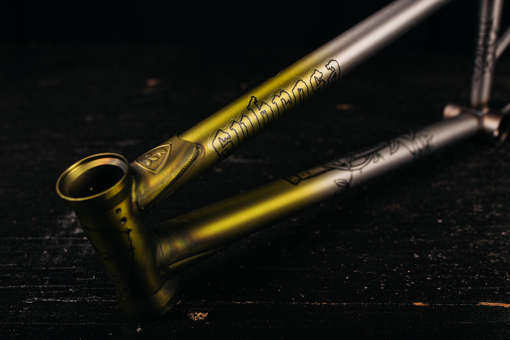 SUB_RoseFrame_Black_TransGreenFade_InStudio_BlackWood_Details_7_WEB